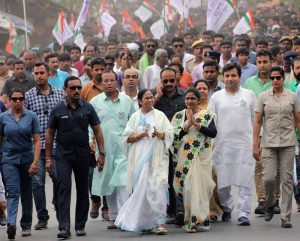 Mamata walks with party supporters in Santipur (Abhi Ghosh)