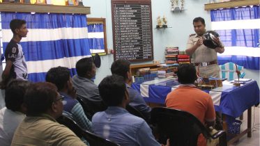 OC Santipur police station Raja Sarkar speaking at a counseling session. Picture by Abhi Ghosh