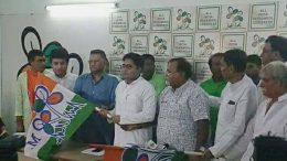 Trinamul MP Abhishek Bandopadhyay handing over party flag to Sankar Singh and Arindam Bhattacharyay in Kolkata