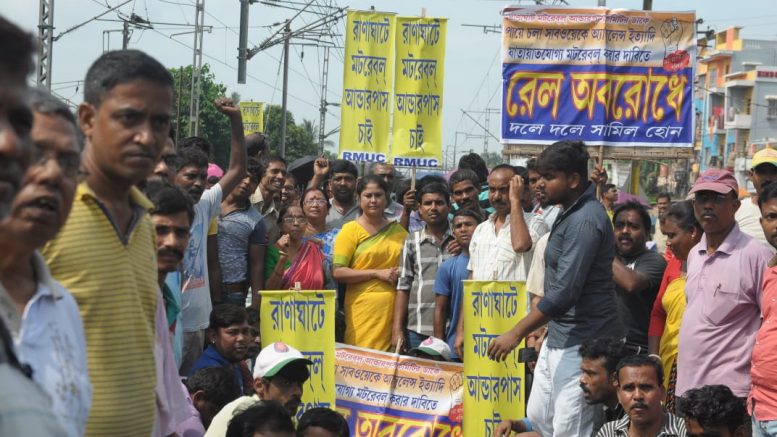 Residents in Ranaghat blocked railway tracks demanding motorable underpass