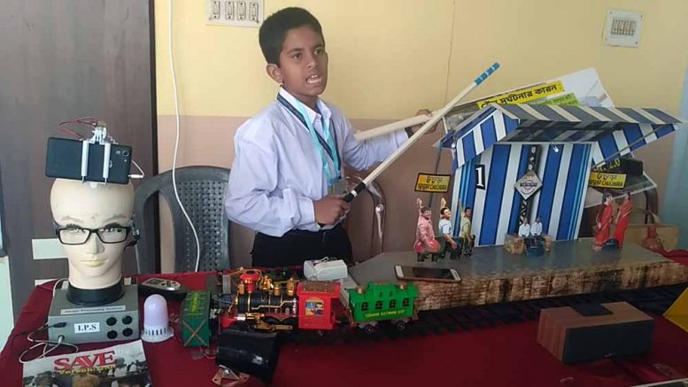 Avigyan Kishor Das demonstrates 'SAVE' at the JIS College of Engineering's Tech Show in Kalyani.